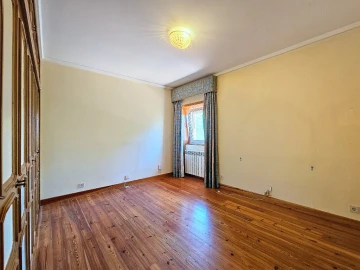 Moradia T5 para Venda em Santo Antonio dos Olivais