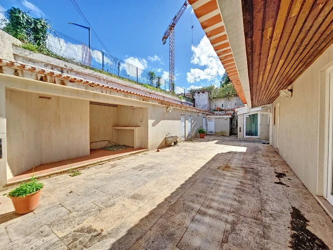 Moradia T5 para Venda em Santo Antonio dos Olivais Foto 29