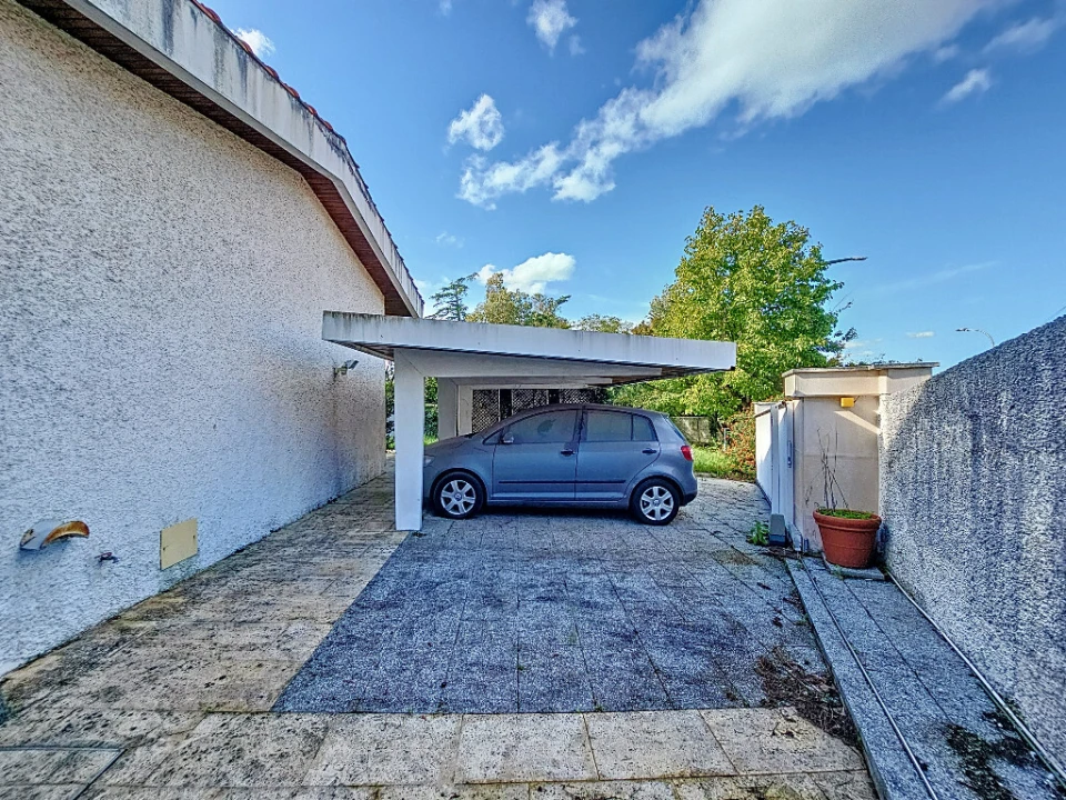Moradia T5 para Venda em Santo Antonio dos Olivais Foto 28