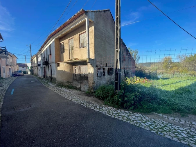 Moradia para Venda em Trouxemil e Torre de Vilela