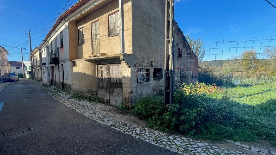 Moradia para Venda em Trouxemil e Torre de Vilela