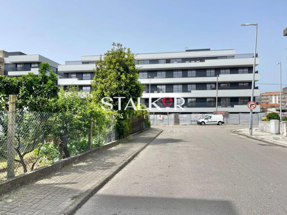 Apartamento T4 para Venda em Santa Maria da Feira, Travanca, Sanfins e Espargo Foto 1