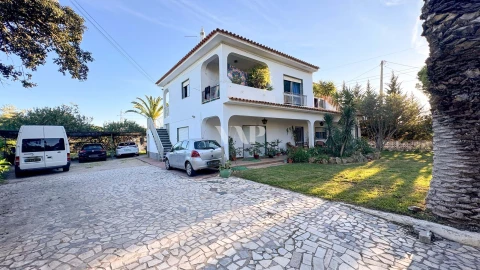 Moradia T7 para Venda em Quarteira
