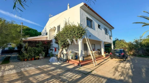 Moradia T7 para Venda em Quarteira