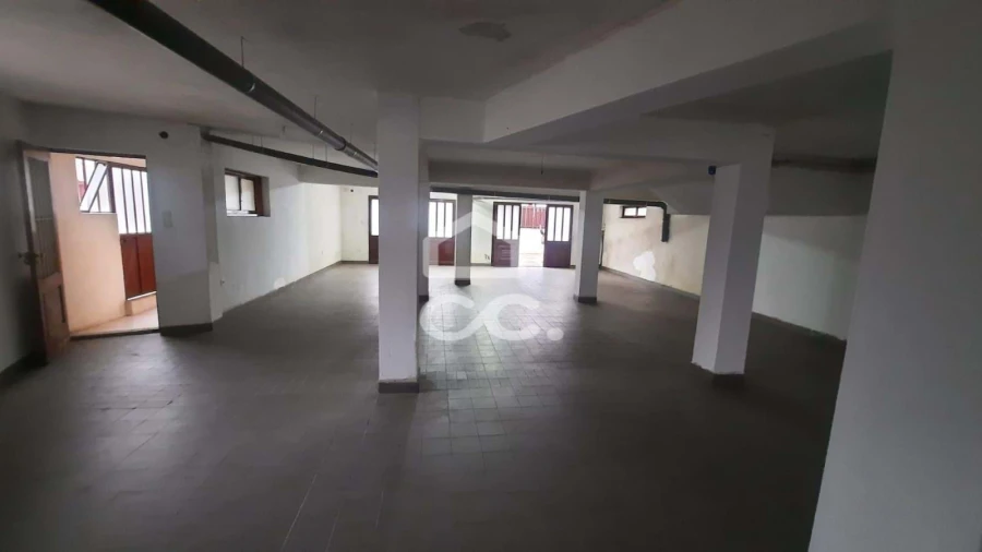 Armazém para Venda em Fânzeres e São Pedro da Cova Foto 3