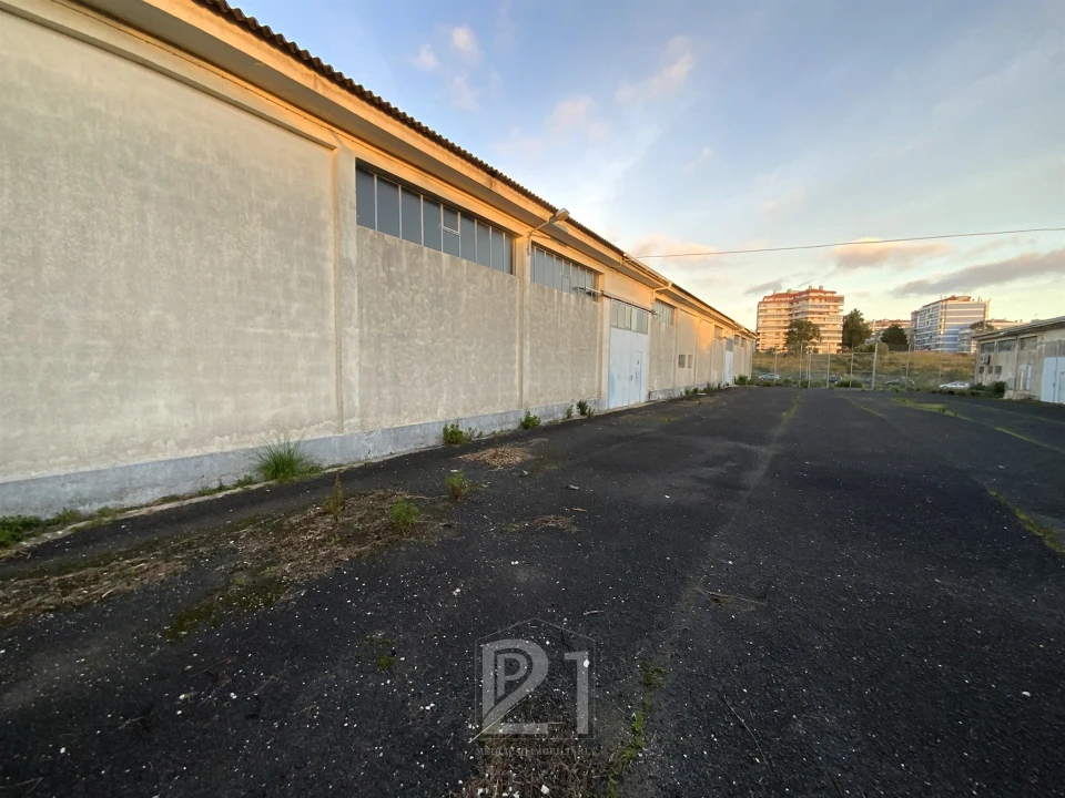 Terreno Comércio / Armazém para Venda em Cacém e São Marcos Foto 10