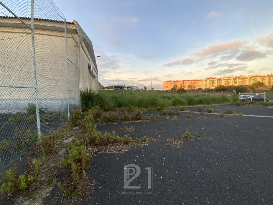Terreno Comércio / Armazém para Venda em Cacém e São Marcos Foto 32