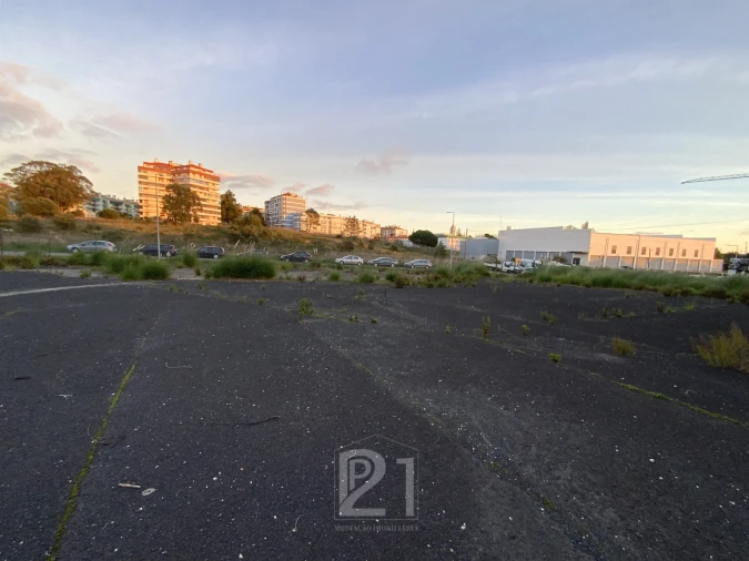 Terreno Comércio / Armazém para Venda em Cacém e São Marcos Foto 30