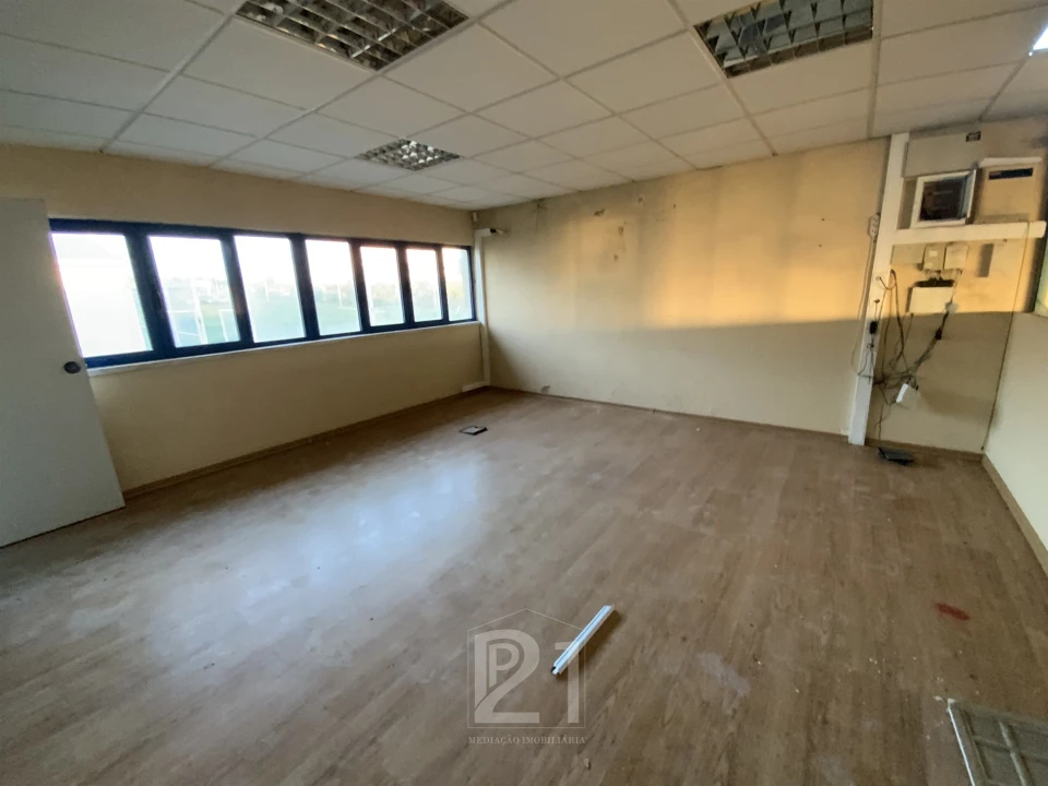 Terreno Comércio / Armazém para Arrendamento em Cacém e São Marcos Foto 5