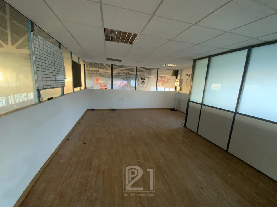 Terreno Comércio / Armazém para Arrendamento em Cacém e São Marcos Foto 19