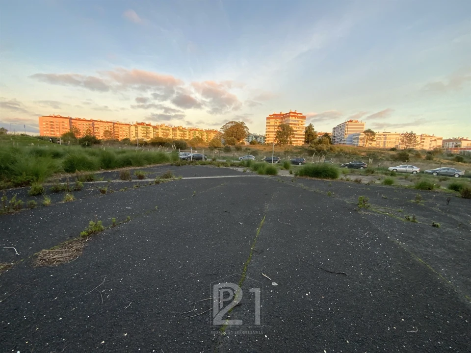 Terreno Comércio / Armazém para Arrendamento em Cacém e São Marcos Foto 30
