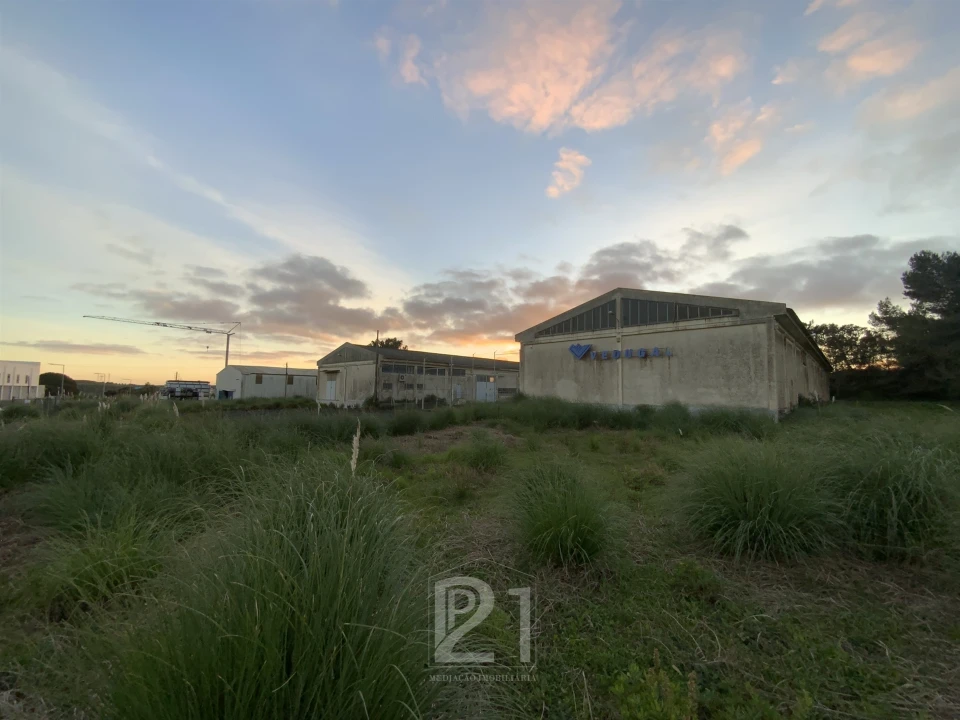 Terreno Comércio / Armazém para Arrendamento em Cacém e São Marcos Foto 3