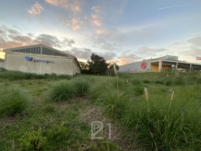 Terreno Comércio / Armazém para Arrendamento em Cacém e São Marcos Foto 32