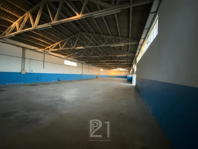 Terreno Comércio / Armazém para Arrendamento em Cacém e São Marcos Foto 6