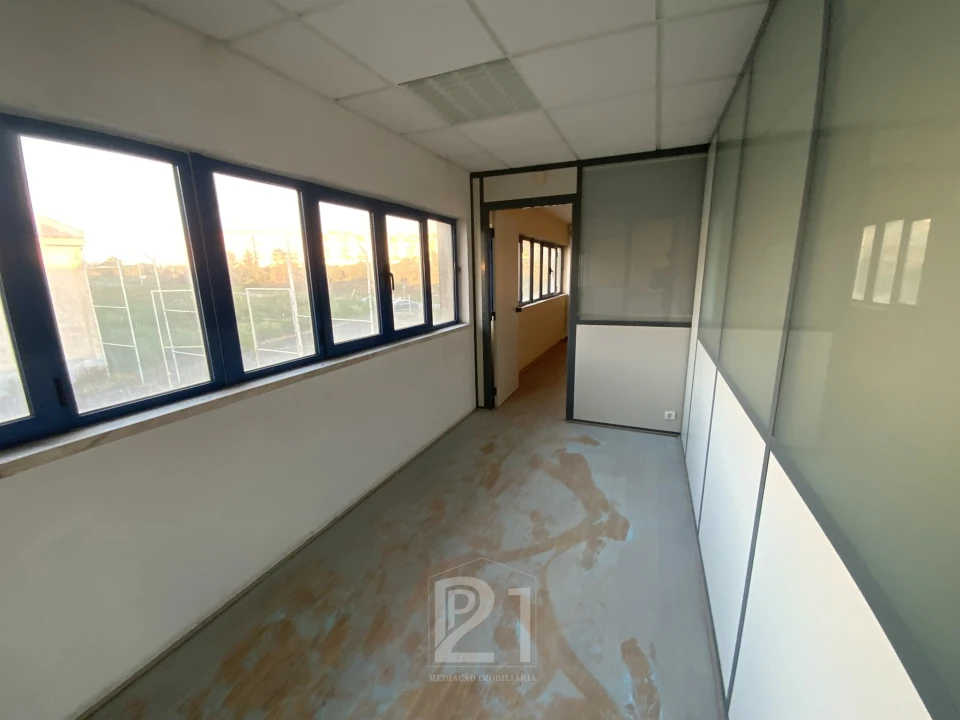 Terreno Comércio / Armazém para Arrendamento em Cacém e São Marcos Foto 12