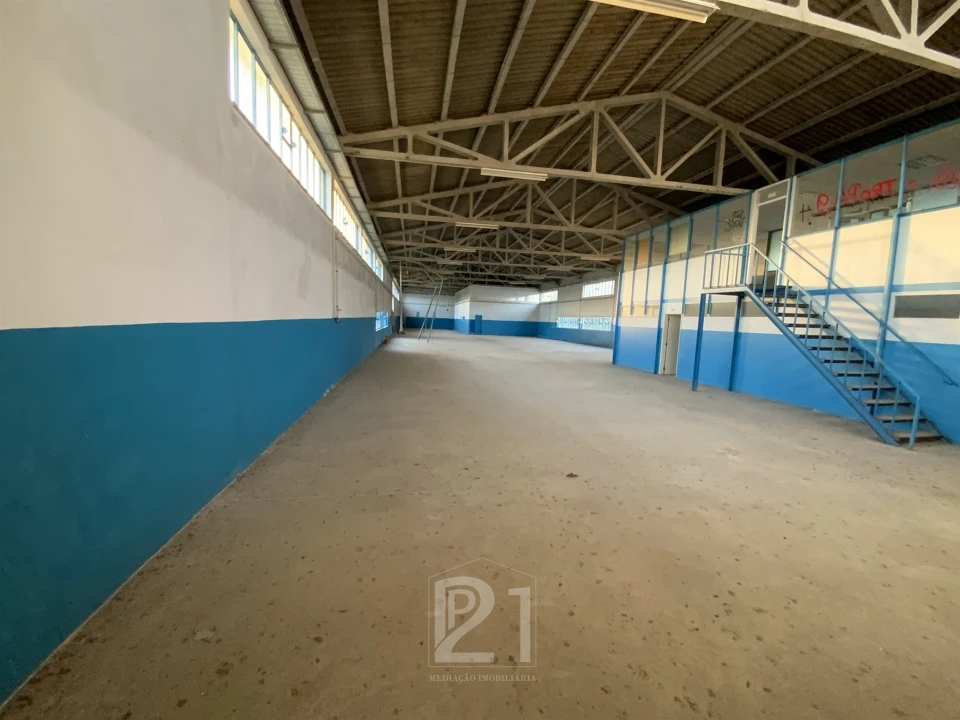 Terreno Comércio / Armazém para Arrendamento em Cacém e São Marcos Foto 11