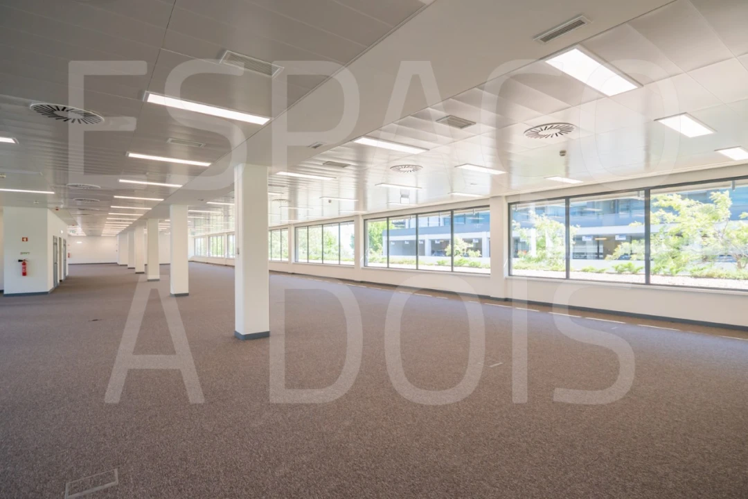 Escritório para Arrendamento em Porto Salvo Foto 3