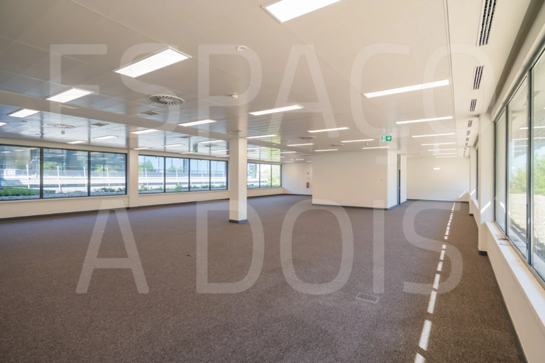 Escritório para Arrendamento em Porto Salvo Foto 4