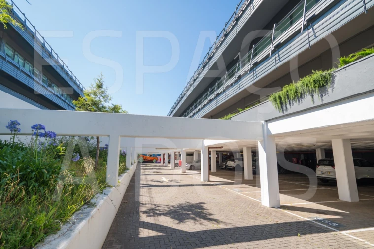 Escritório para Arrendamento em Porto Salvo Foto 19