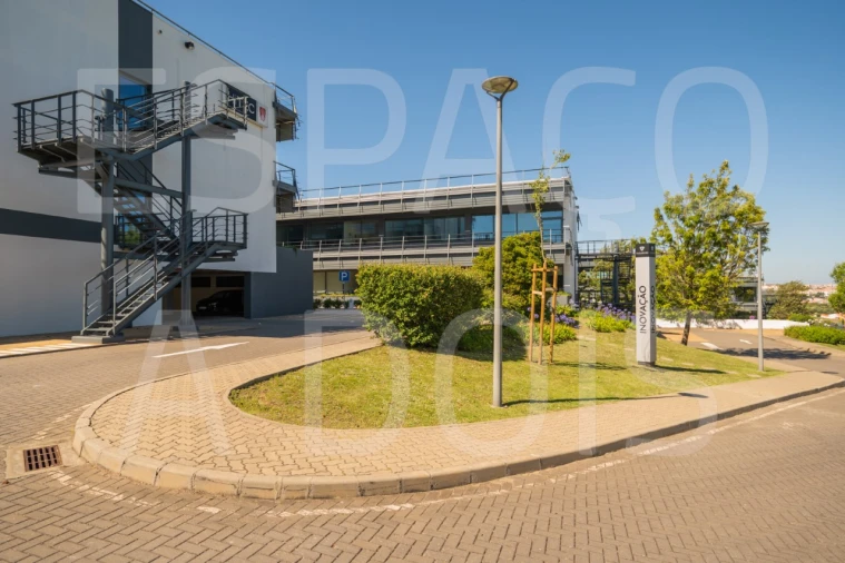 Escritório para Arrendamento em Porto Salvo Foto 24