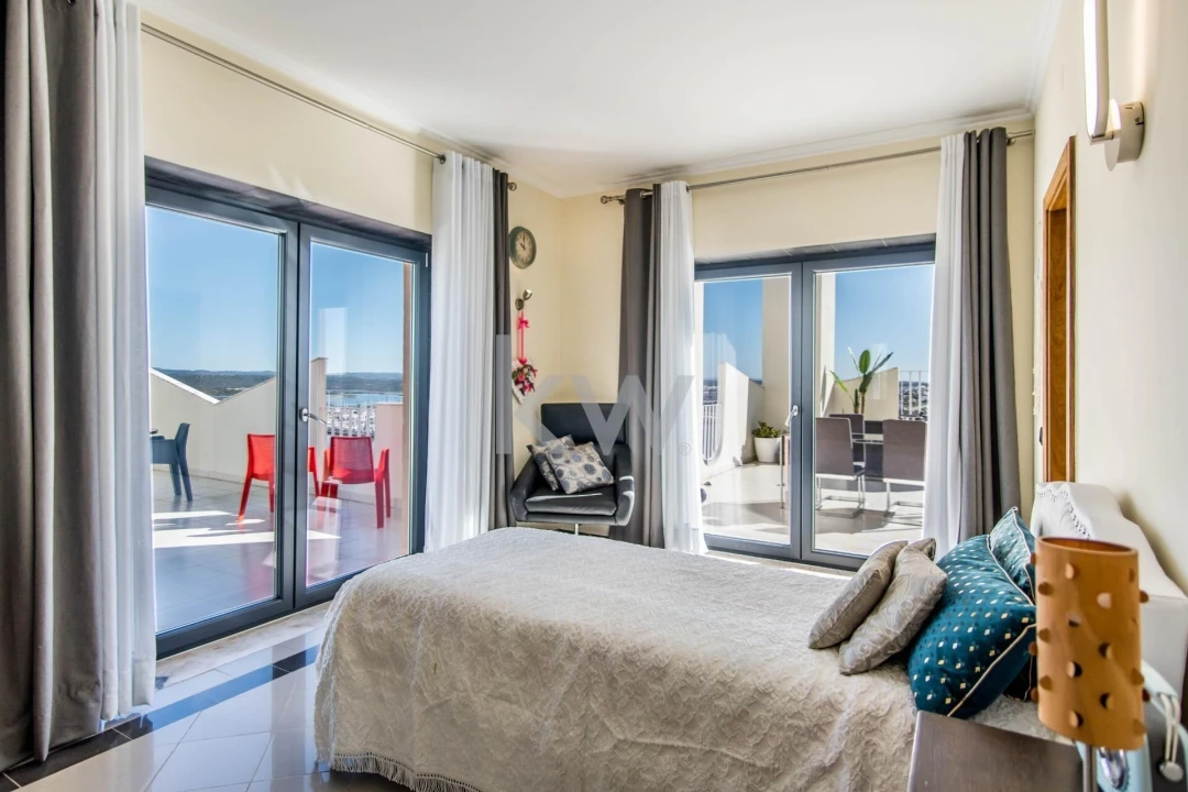 Apartamento T4 para Venda em Portimão Foto 10