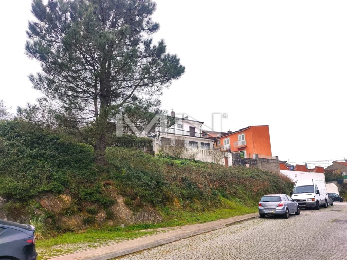 Terreno para Venda em Fânzeres e São Pedro da Cova Foto 3