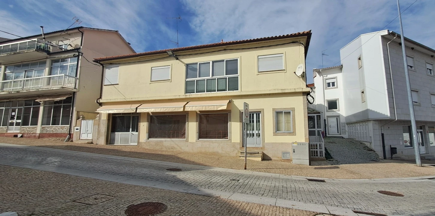 Moradia T5 para Venda em Miranda do Douro Foto 2