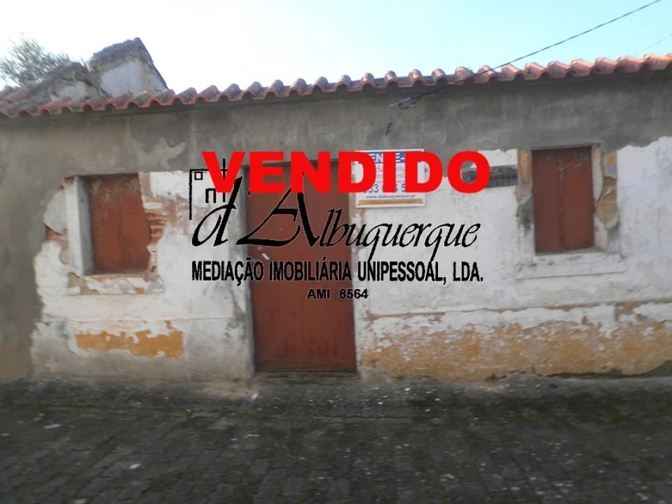 Moradia T2 para Venda em Longomel Foto 1