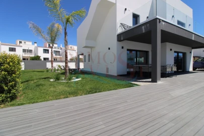 Moradia T3 para Venda em Moncarapacho e Fuseta