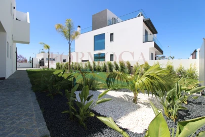 Moradia T3 para Venda em Moncarapacho e Fuseta