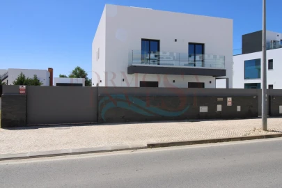 Moradia T3 para Venda em Moncarapacho e Fuseta
