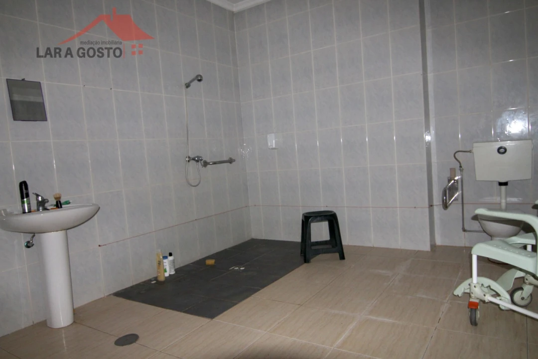 Negócio para Venda em Rebordãos Foto 10