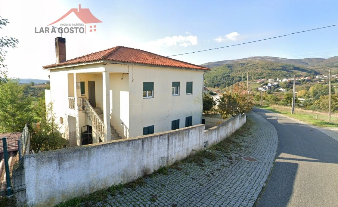 Negócio para Venda em Rebordãos Foto 1