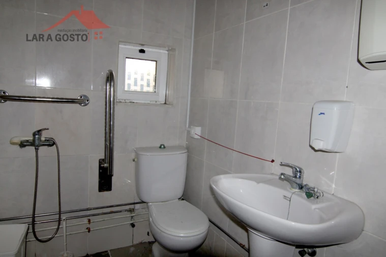 Negócio para Venda em Rebordãos Foto 11