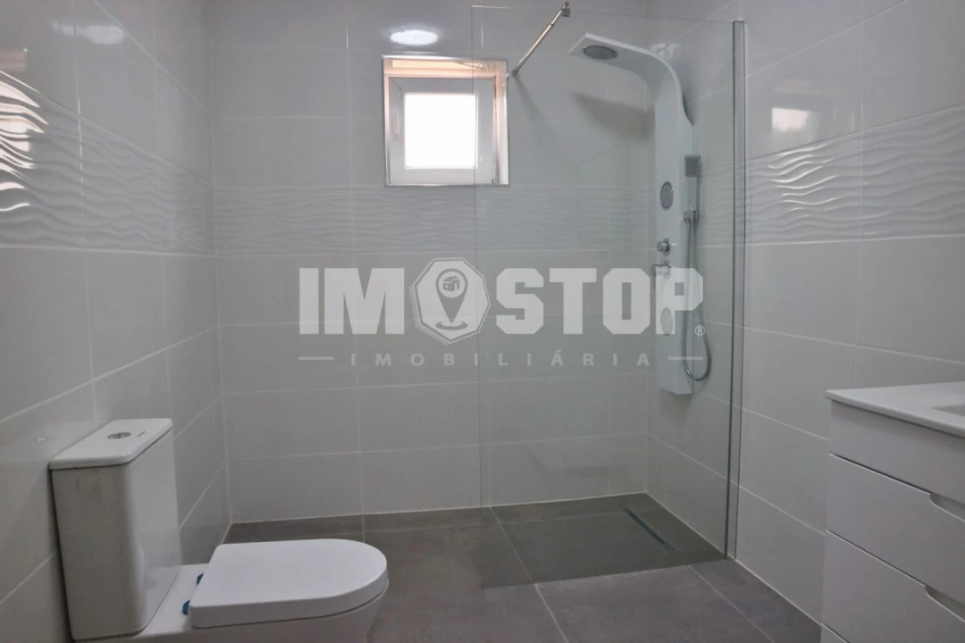 Moradia T3 para Venda em Oiã Foto 22