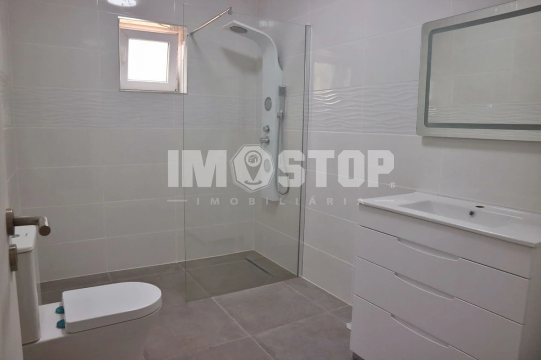 Moradia T3 para Venda em Oiã Foto 23