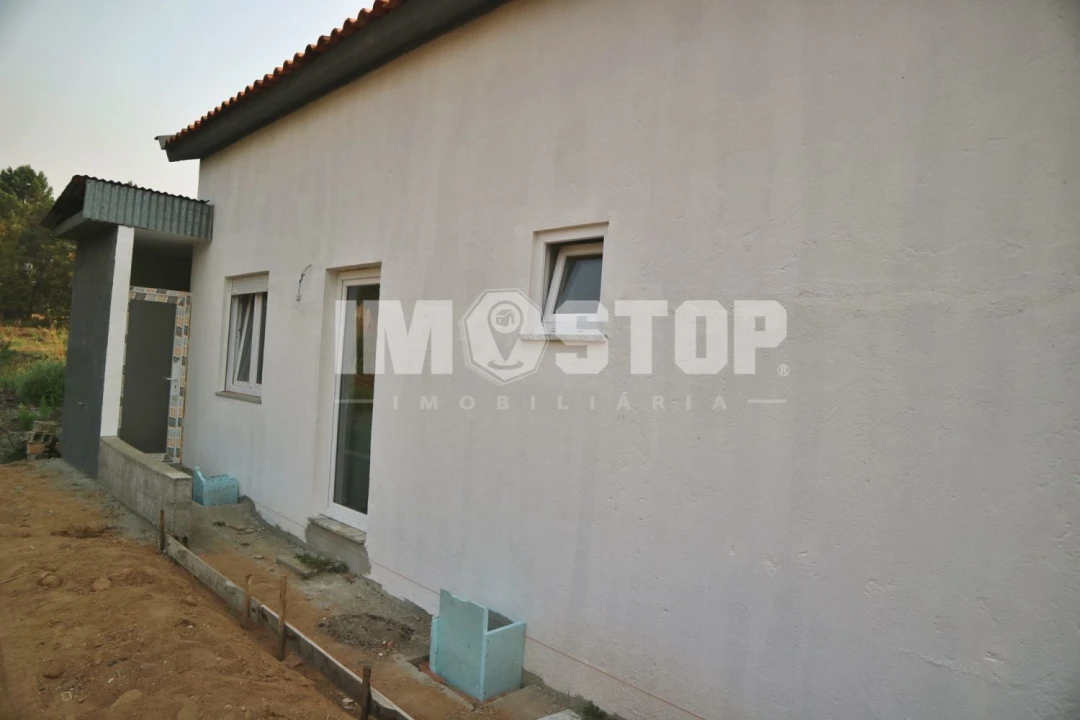 Moradia T3 para Venda em Oiã Foto 28