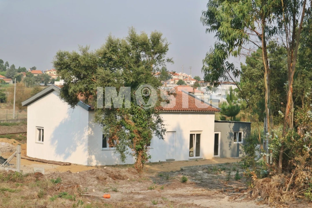 Moradia T3 para Venda em Oiã Foto 30