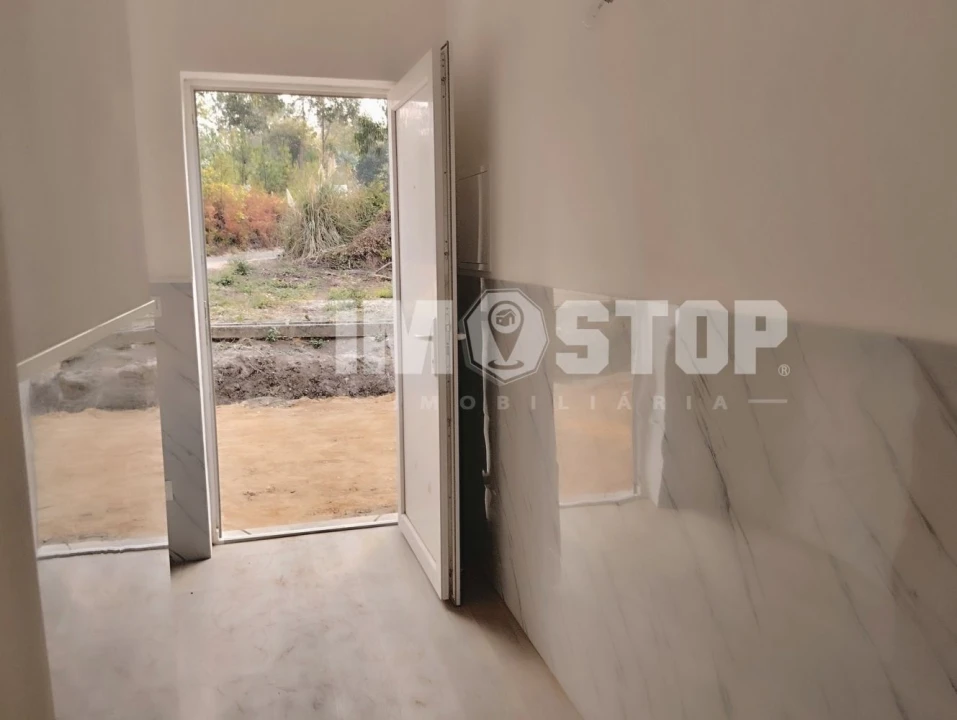 Moradia T3 para Venda em Oiã Foto 34