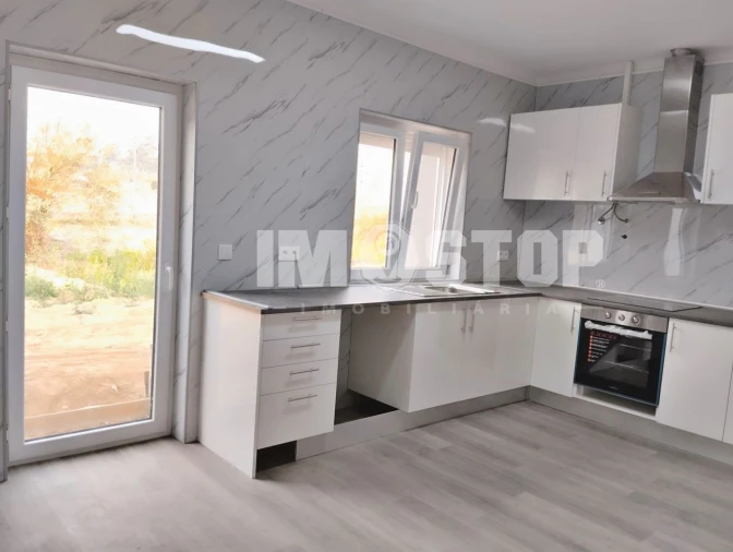 Moradia T3 para Venda em Oiã Foto 11