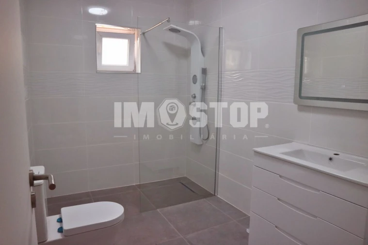 Moradia T3 para Venda em Oiã Foto 21