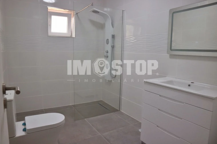 Moradia T3 para Venda em Oiã Foto 23