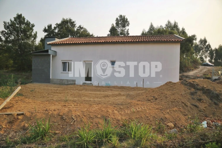 Moradia T3 para Venda em Oiã Foto 27