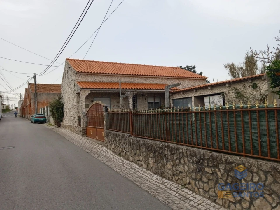 Moradia T2 para Venda em Tornada e Salir do Porto Foto 1