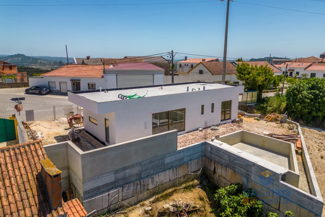 Moradia T3 para Venda em Vimeiro Foto 4