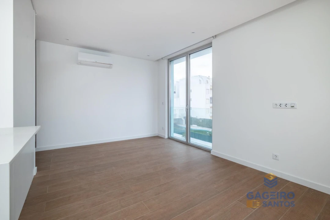 Apartamento T3 para Venda em São Martinho do Porto Foto 5