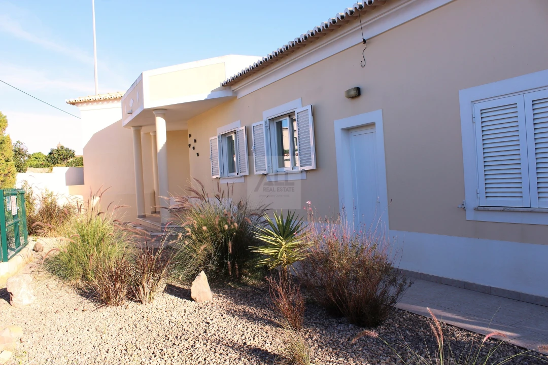 Moradia T4 para Venda em Lagos (São Sebastião e Santa Maria) Foto 65