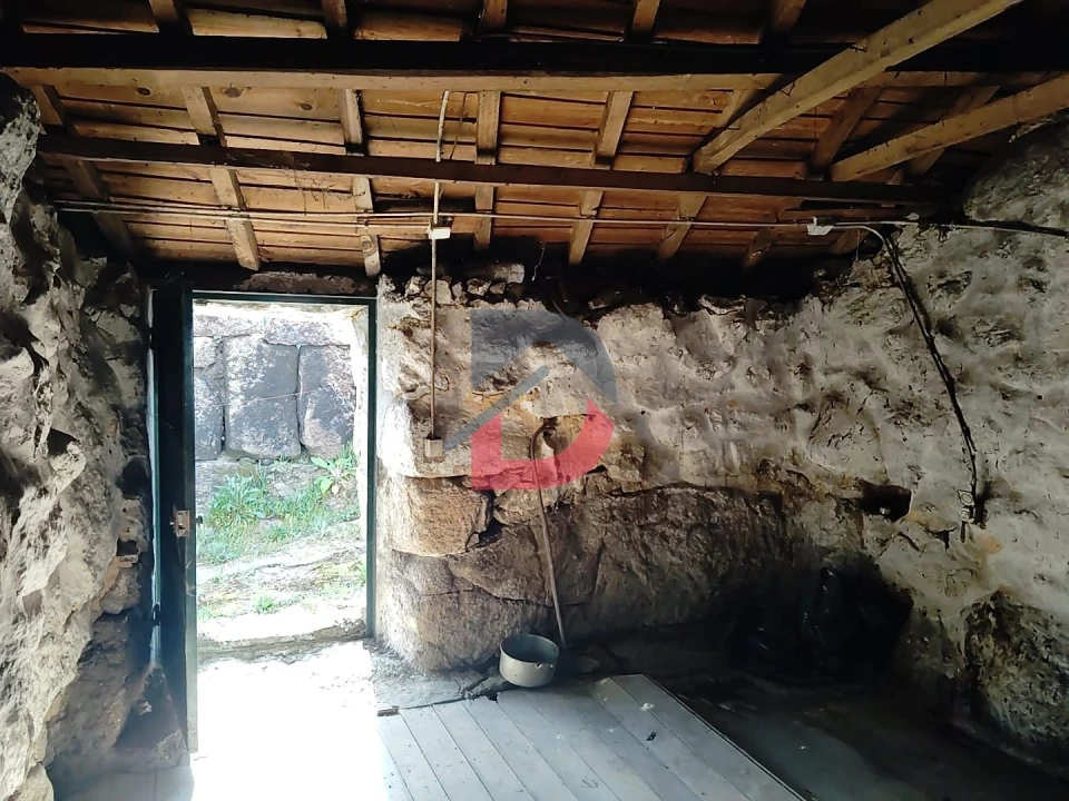 Moradia T2 para Venda em Ferreiros de Tendais Foto 11