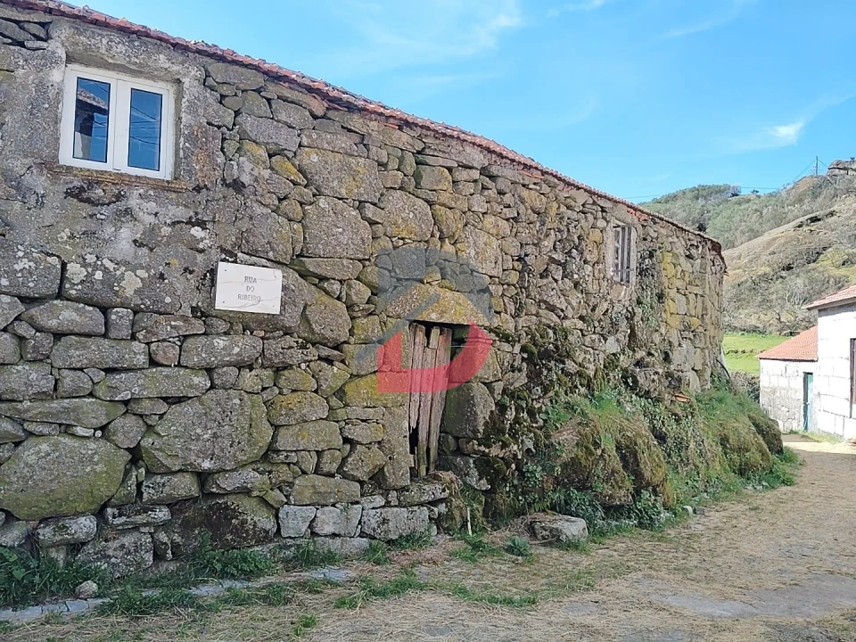 Moradia T2 para Venda em Ferreiros de Tendais Foto 1