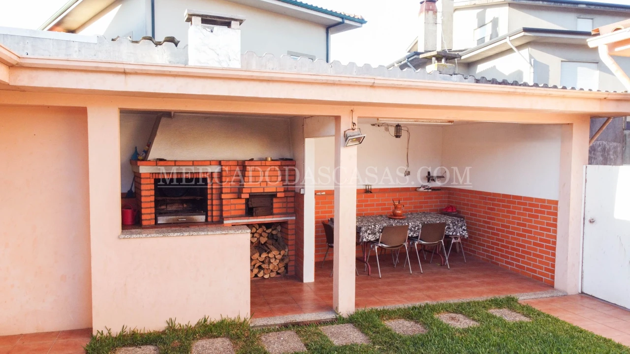 Moradia T4 para Venda em Argoncilhe Foto 20